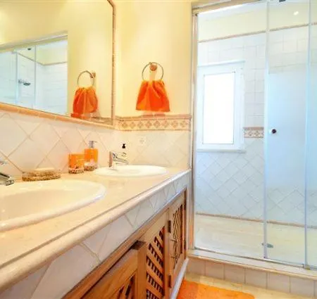 Vale Do Garrao Sleeps 8 Pool Air Con Wifi Villa